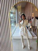 Trench Coat Elegance Brise